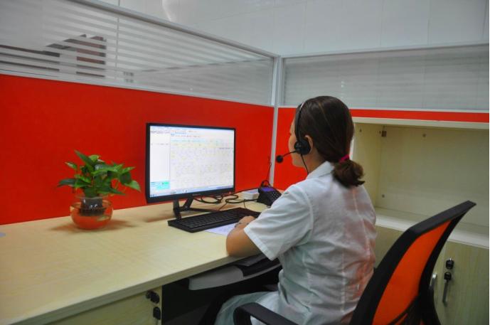 接到情绪困扰、有自杀风险、特殊来电怎么办？心理援助热线技术指南来了！