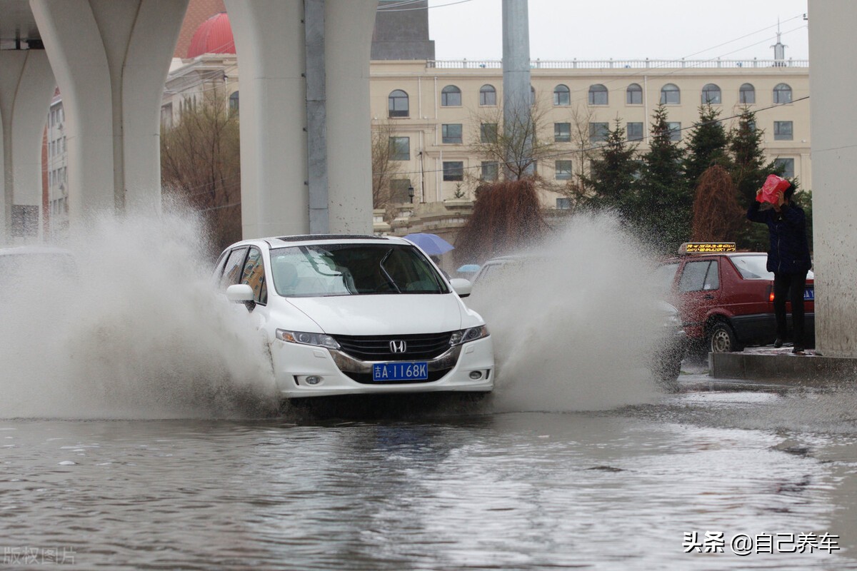 车子被泡水如何处理,行驶过程中车辆泡水怎么处理