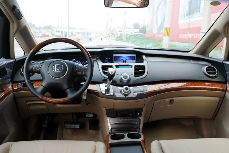 更像旅行车的轿车,更像旅行车的两厢车