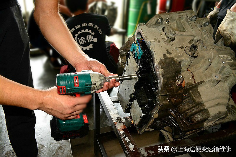 2011款别克gl8胖头鱼变速箱故障,别克gl8商务48伏轻混发动机变速箱