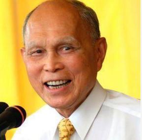 霍英东顶风“*私走**”，周恩来赞他患难之交，何鸿燊称其“不要命”