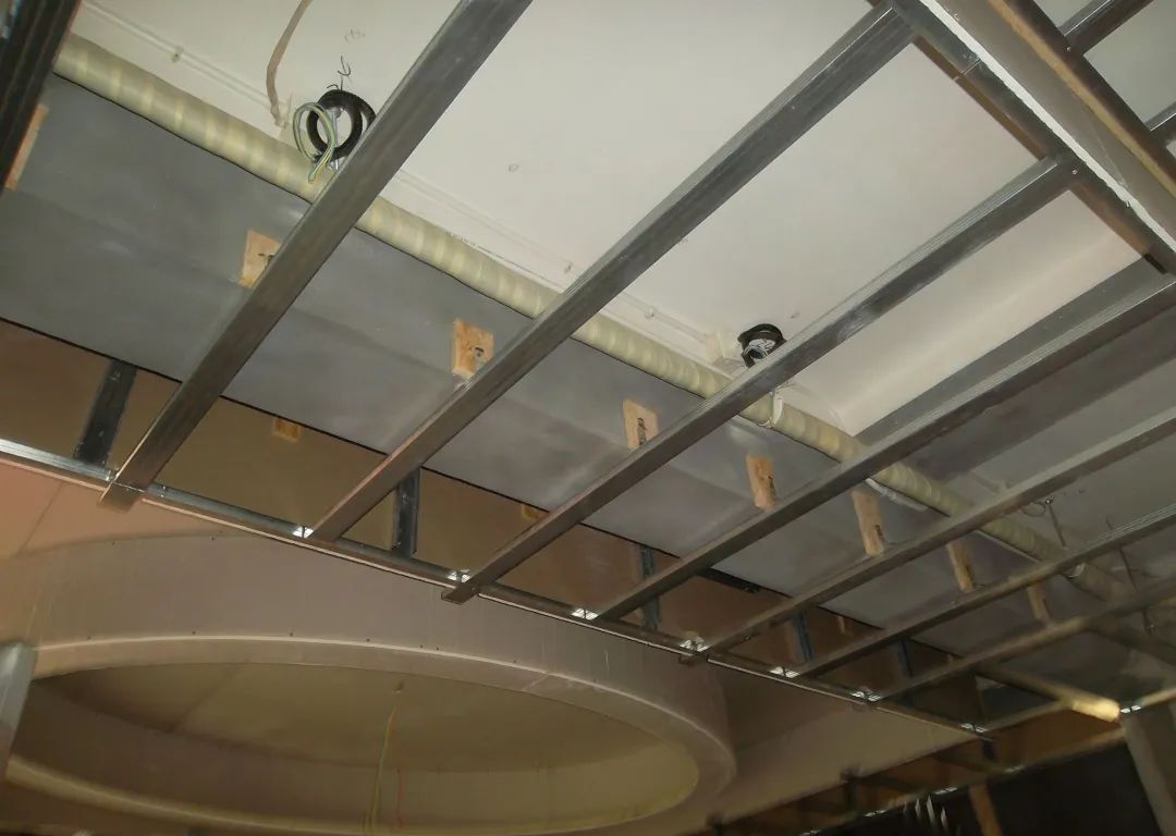 厨卫吊顶用蜂窝板还是石膏板好,铝扣板蜂窝板石膏板吊顶哪个好