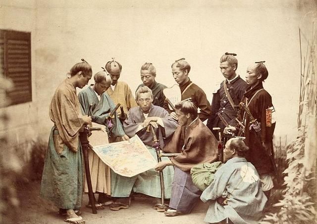 不具备政治实权的日本天皇平时都干些什么