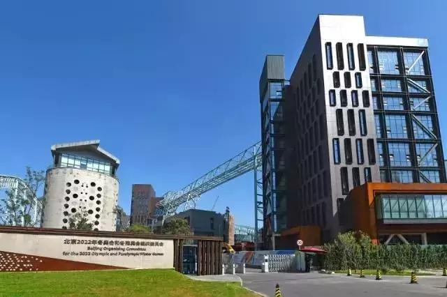 百年首钢,挥别北京来到曹妃甸,率先践行协同发展受盛赞;十年京唐,砥砺奋进生动演绎“钢铁是怎样炼成的”