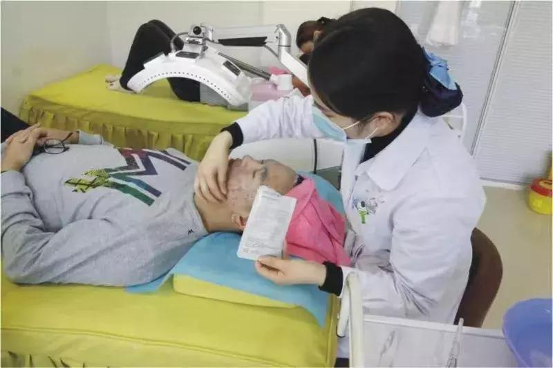 上海长征医院皮肤科廖万清,皮肤科廖万清院长