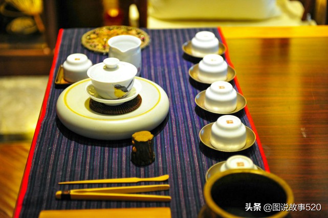 酒店房间床尾摆一长凳是什么意思,酒店床尾放条长凳