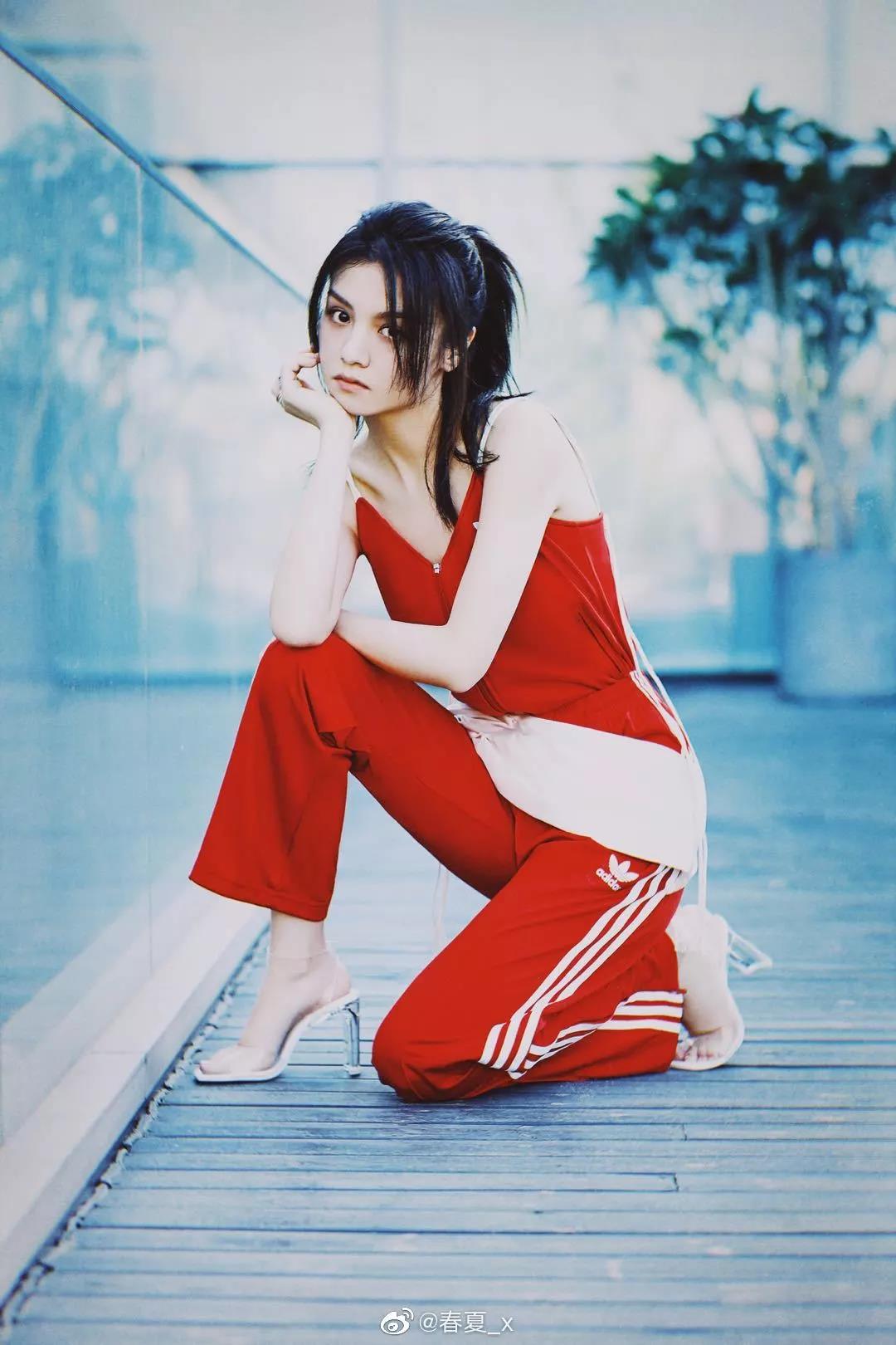 杨颖阿迪达斯粉色外套,杨颖运动风