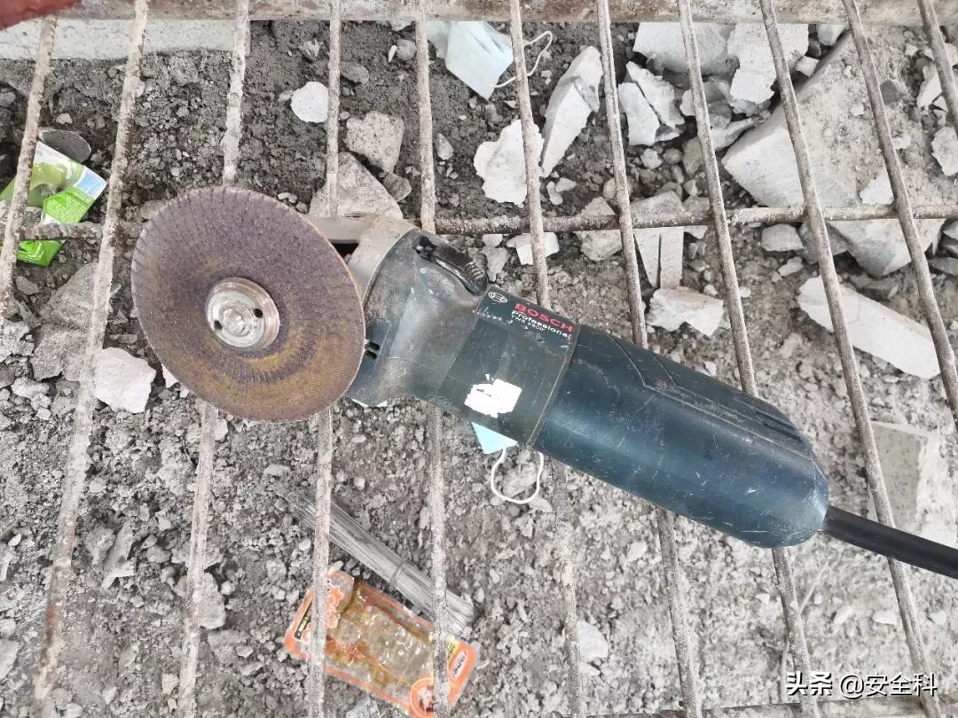 2009年砂轮机破裂伤人事件,砂轮机安全事故案例真实视频