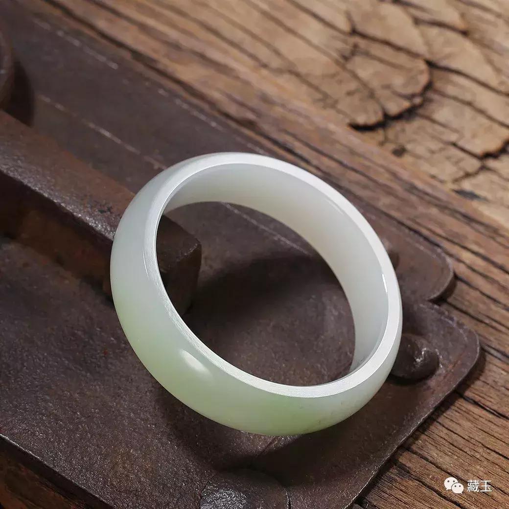 怎么戴玉镯不容易碎,怎么戴玉镯显得美