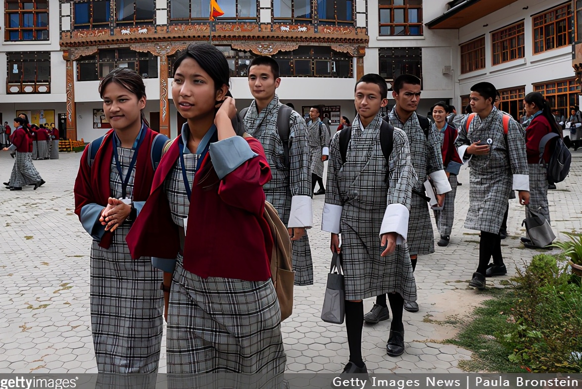 世界各国的校服对比,世界各国学生校服
