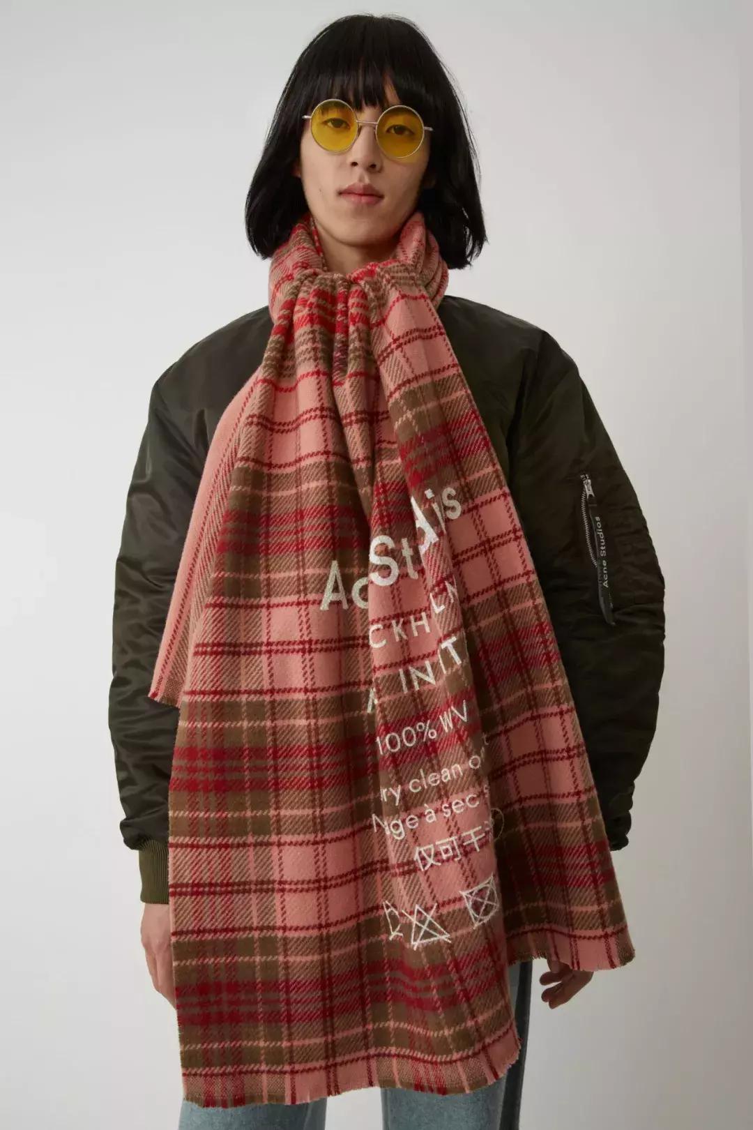 想要冬天穿出高级感,冬天围巾这样系简单又时尚好喜欢