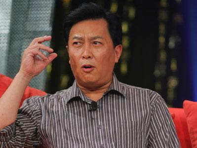 1990年除夕夜，唐国强妻子自杀身亡，留遗书给7岁女儿：为我*仇报**