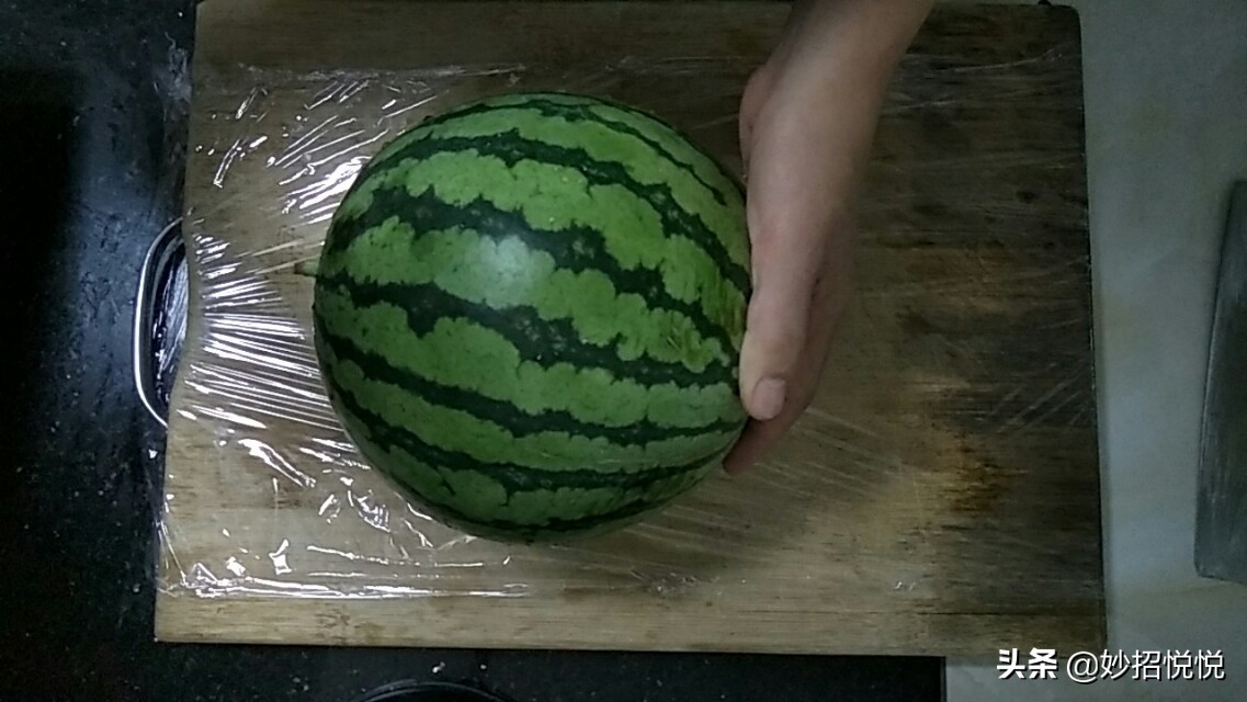 西瓜原来是这样切的,吃了很多年西瓜