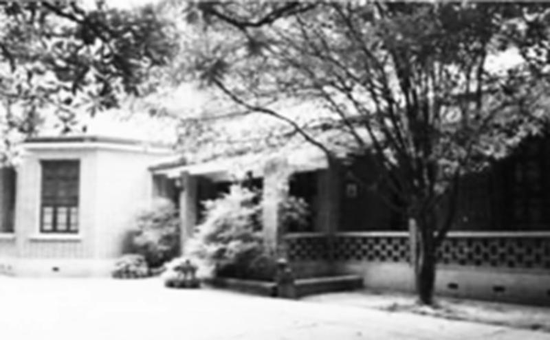 毛*东泽**时隔32年重回韶山,看到父母坟墓破烂不堪:不要修,就这样