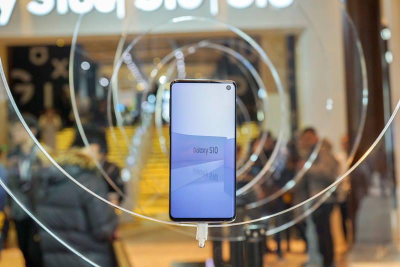 三星s10后盖发光,三星s10变黑白了怎么调回来