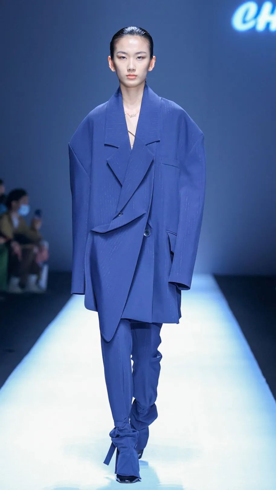 2021秋冬女装款式流行趋势,2018秋冬趋势报告巴黎时装周