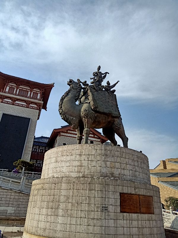 跟我到大唐西市，去看唐代长安城最繁华的商贸中心