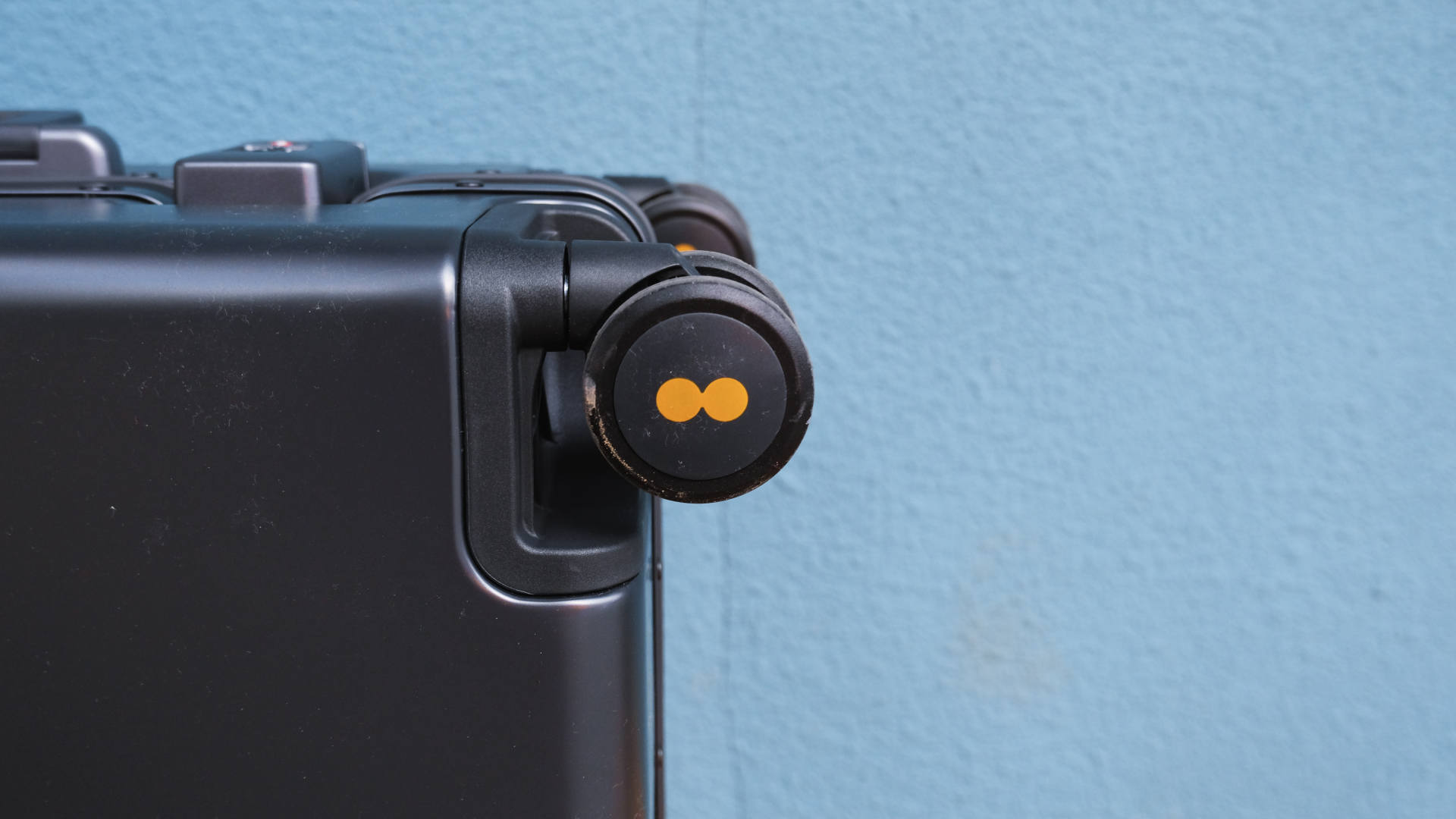 新秀丽和地平线8号哪个双肩包好,地平线行李箱和新秀丽