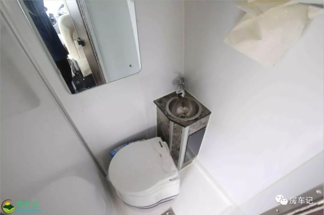 卫航v80短轴无中门b型房车plus,二手卫航大通v90短轴中顶b型房车