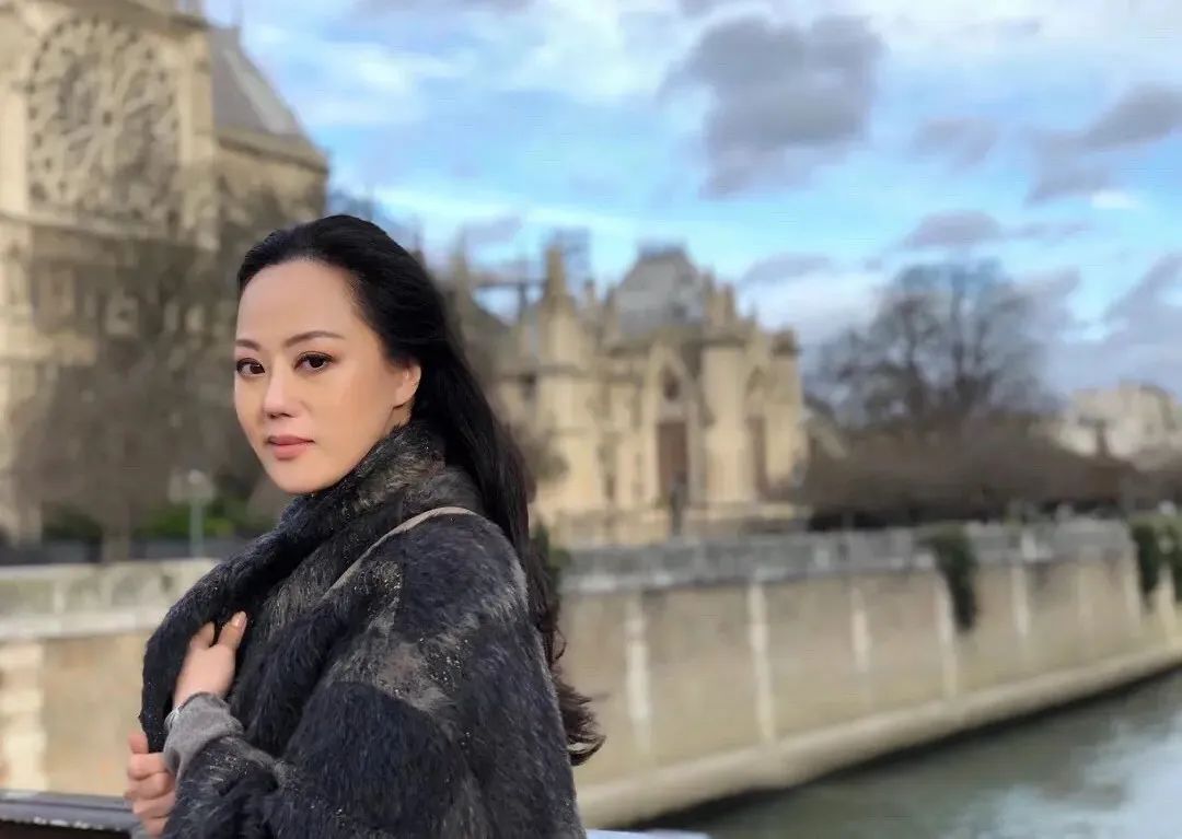 买垮两任富豪丈夫背债2.5亿,她还能翻身吗?