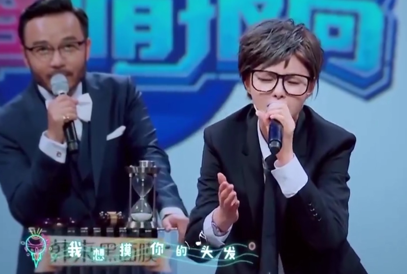 沈梦辰站在何炅汪涵旁边,沈梦辰爆料争c位何炅