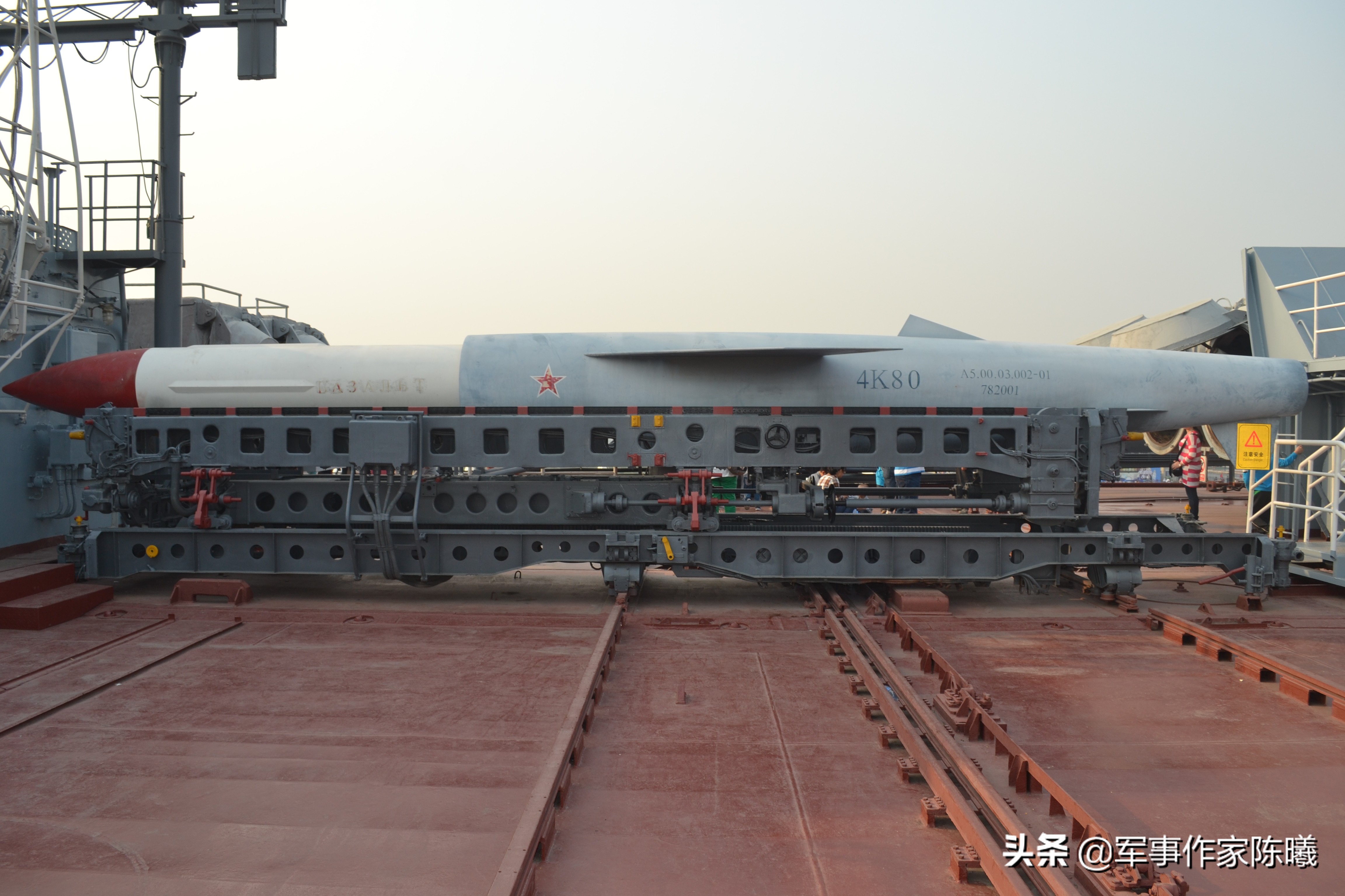 辽宁号航母现在在哪儿,辽宁号航母返回大连卫星图