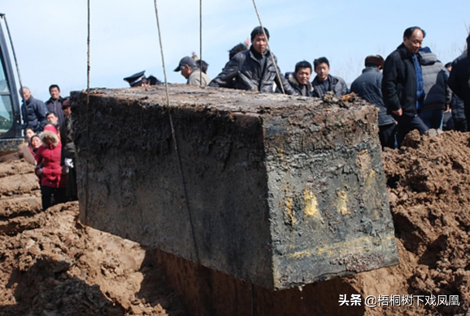 楠木棺木的真实故事,考古专家挖出200年前的古棺