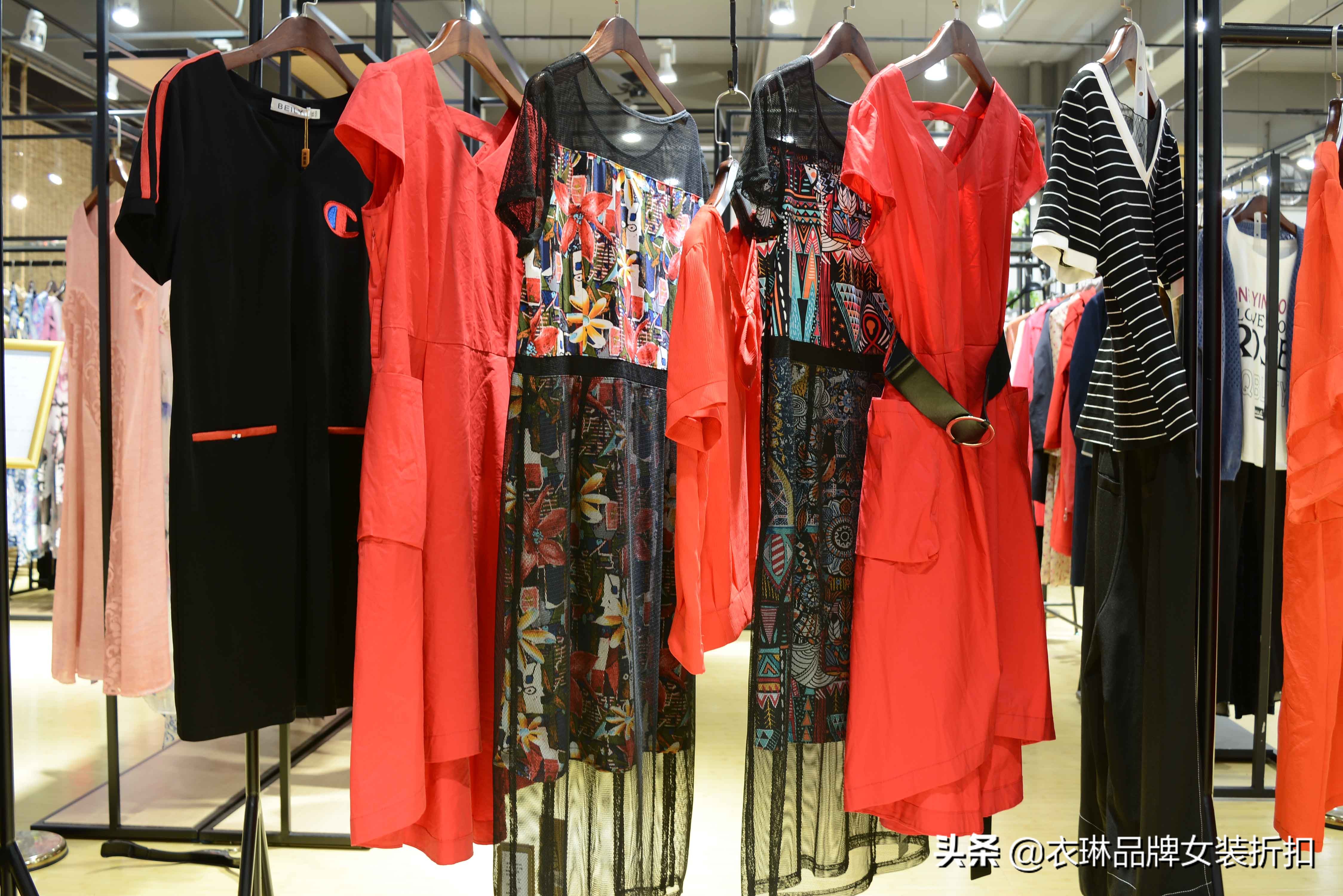 品牌折扣女装店如何找到一手货源,女装品牌折扣批发一手货源