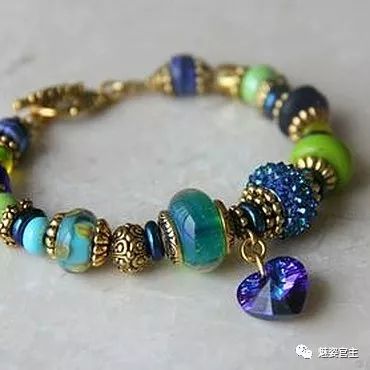 施华洛世奇水晶和珠子打造闪亮弹簧吊坠手链，附制作图解教程