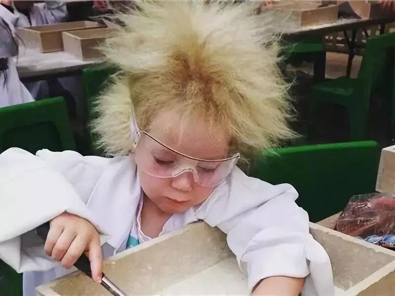 你花几千块烫别人天生的一头金发大波浪，头发究竟怎么长的