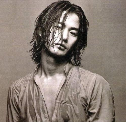 日本男人最想拥有的脸！性感神颜秒杀鲜肉，冻龄大帅哥竟单身