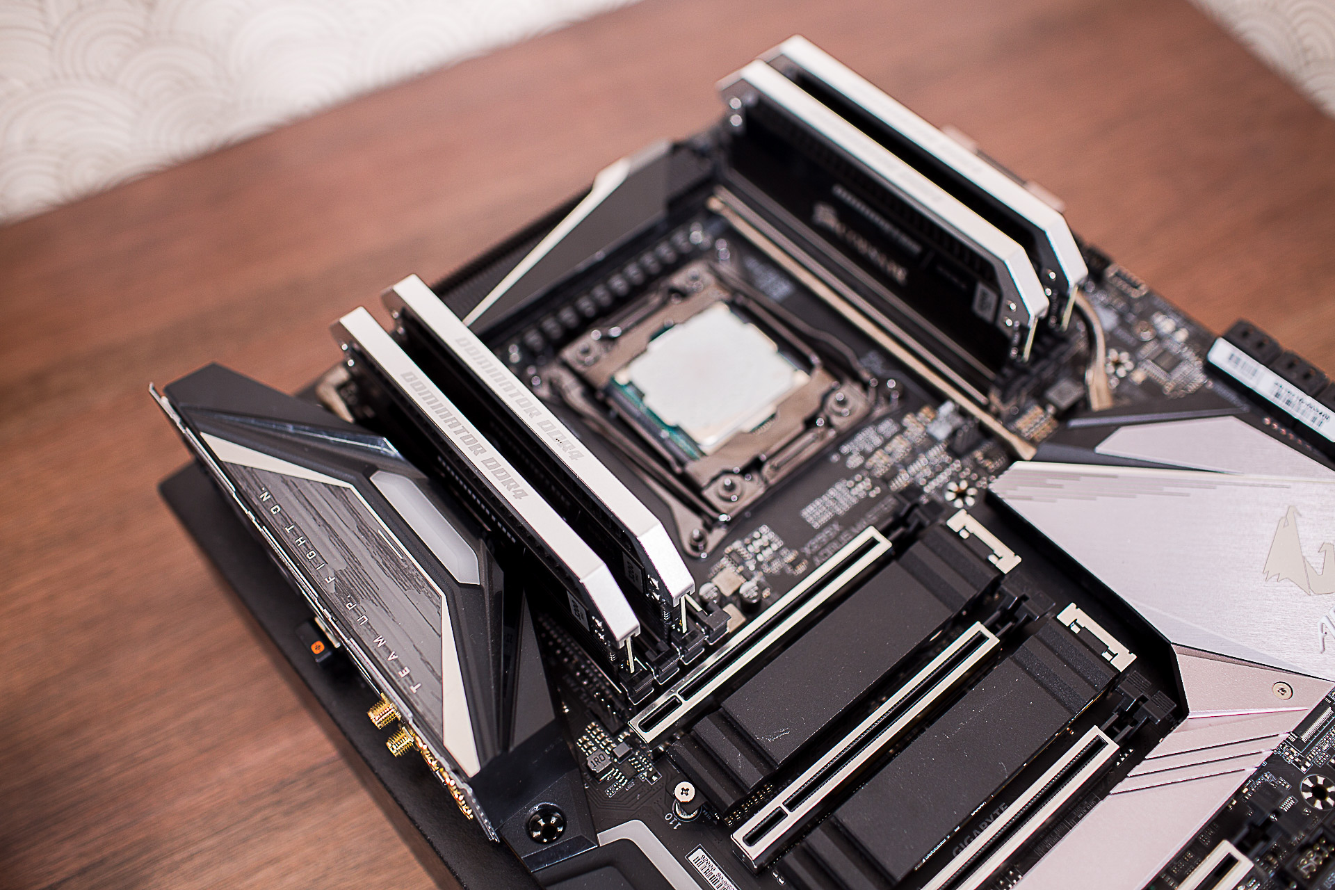 年末搭建一台X299的工作站主机应该怎么选配置？