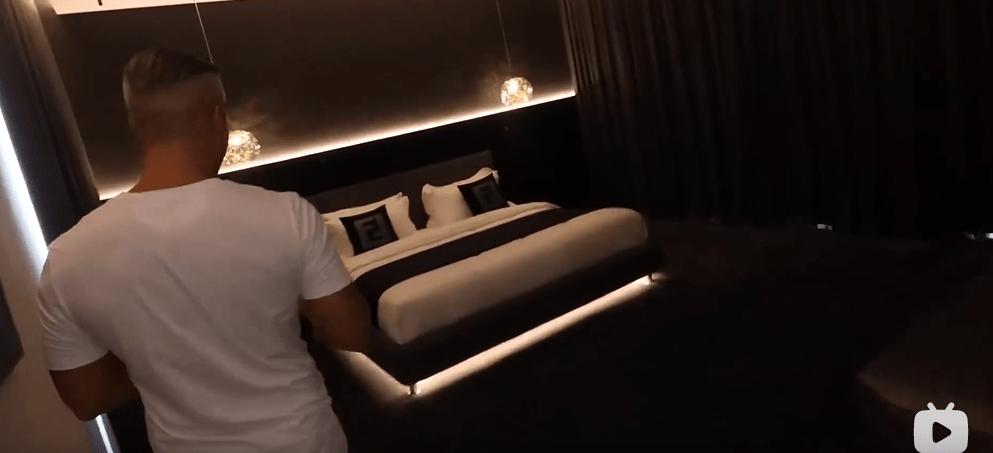 迪拜小哥豪宅,迪拜土豪哥卖劳斯莱斯