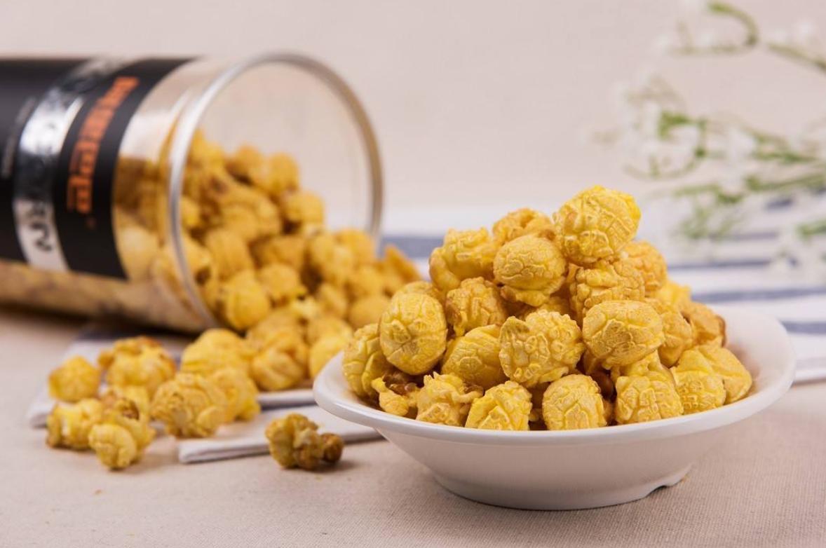 4岁女孩下巴成了“马蜂窝”，5毛一包的垃圾食品，你还给娃买吗？