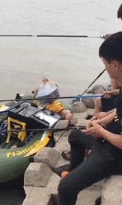 贵州美团小哥帮送酒打翻客户要5倍赔偿,我国易碎运输行业的辛酸