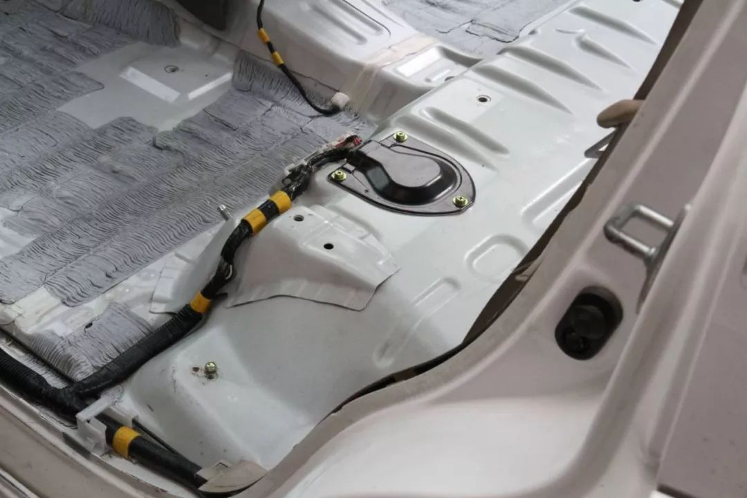 老车翻新：15年后的邂逅，普拉多LC120旧车换新颜，满血复活。