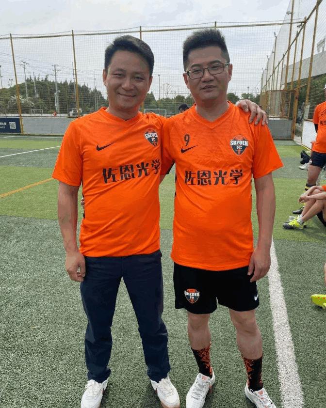 佘微佐恩足球队(SWC赞助)拿到2021松江甲级联赛冠军