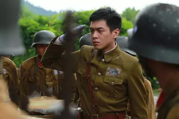 尴尬！日本网友：优衣库这款外套，太像《亮剑》李云龙同款！