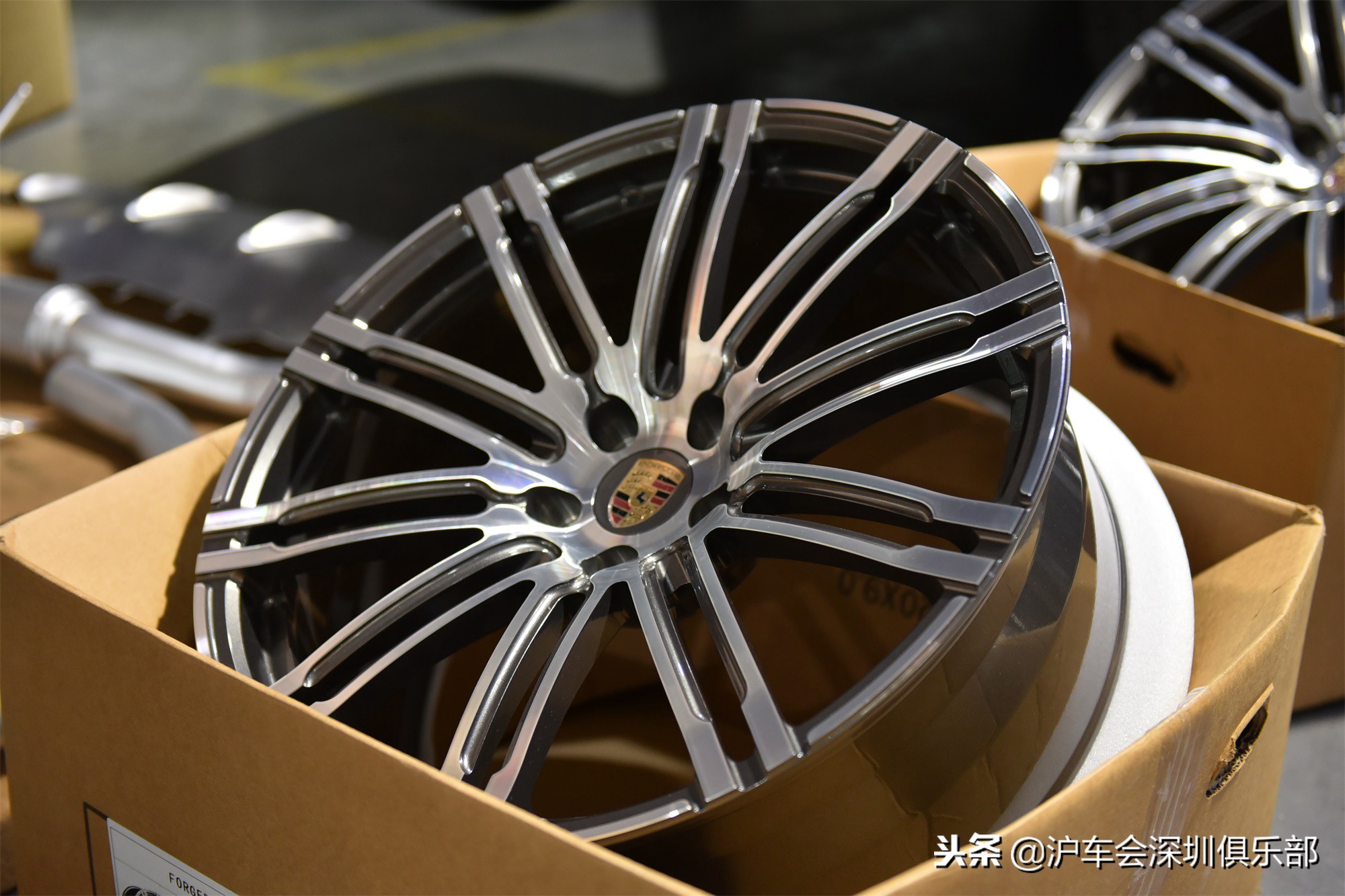 保时捷macan2021宝石蓝21寸大轮毂,保时捷macan改装轮毂