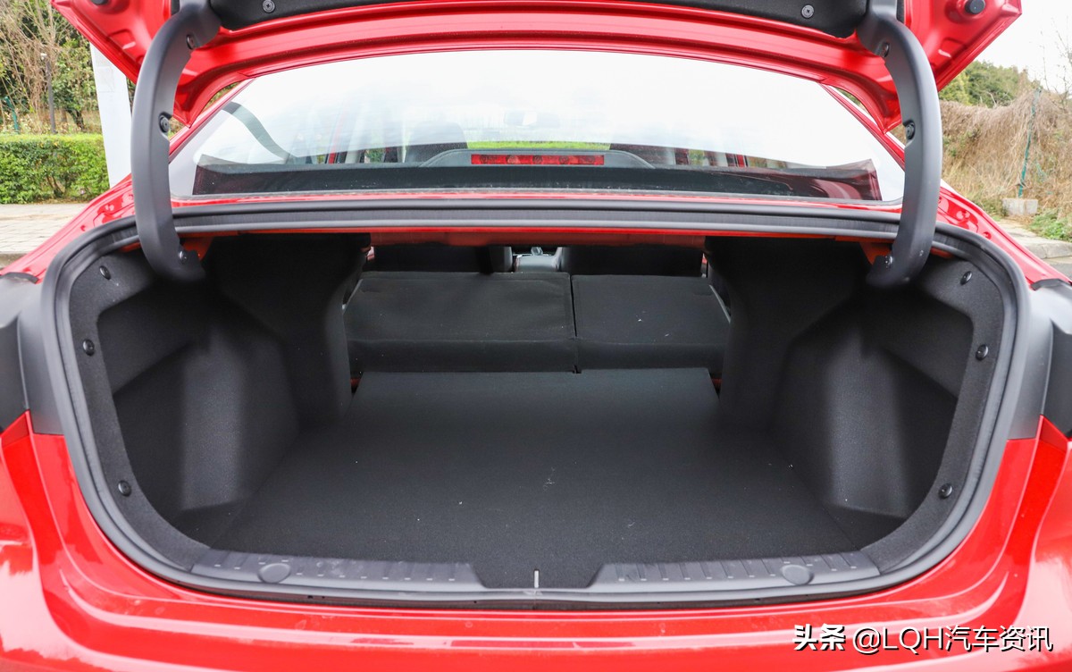 手握15万想买豪华suv,手握1000万买啥车