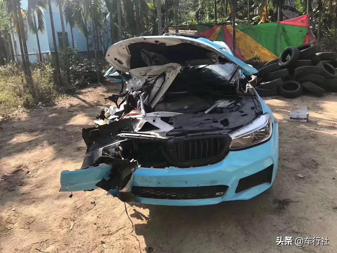 宝马6系GT640，右前侧超级事故，维修费恐不低于20万！