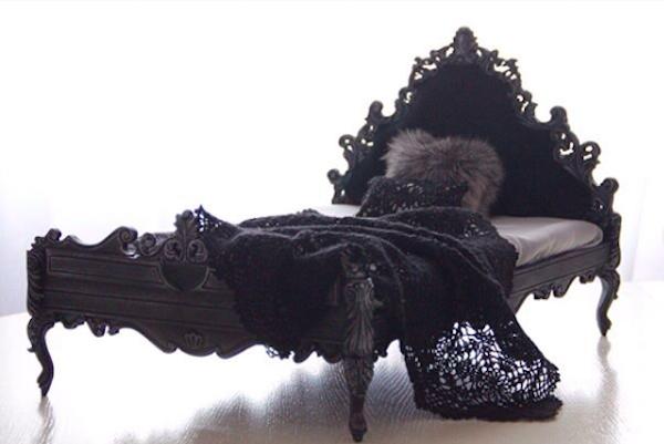 老爸酷爱芭比娃娃?微缩家具做到痴迷!