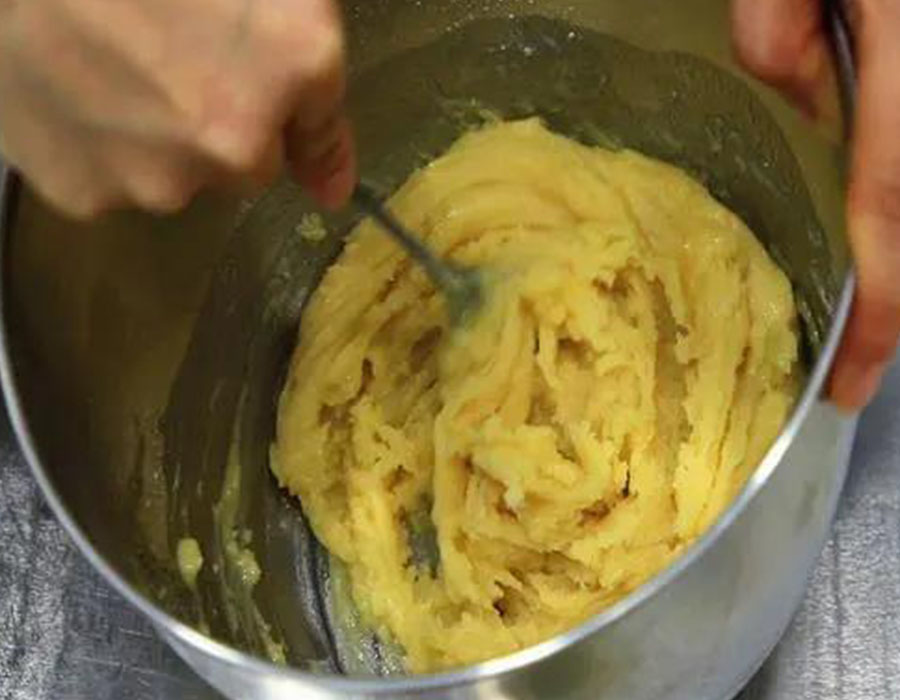 不用鸡蛋不用黄油做曲奇饼干,如何只用面粉鸡蛋做曲奇饼干