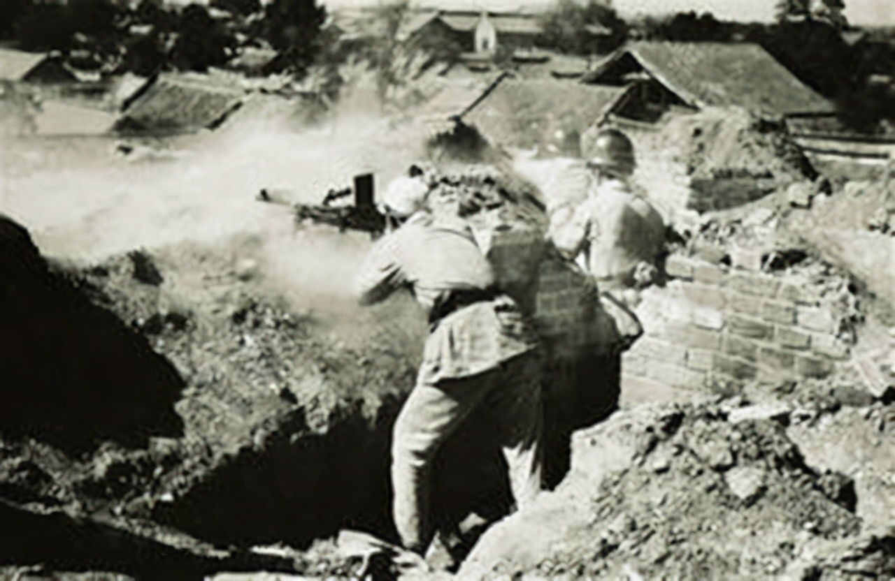 韩练成被告发是*产党共**，他急中生智，一番话让蒋介石打消怀疑