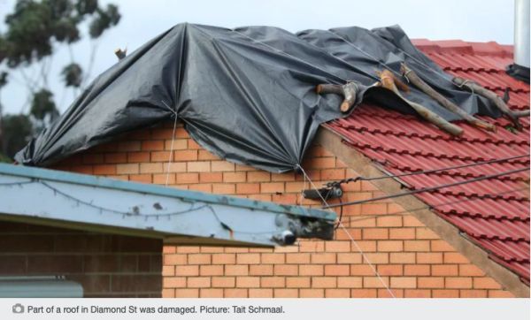 华人注意!恶劣天气警告!澳洲阿德南区疑遭龙卷风袭击,民宅被毁