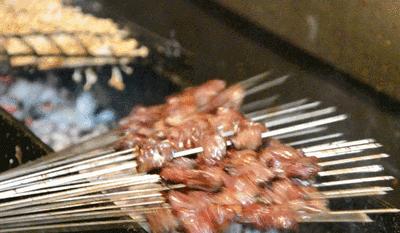 烧烤季，来雄大烤吧造起来！这世界没有人，能够拒绝烧烤的诱惑