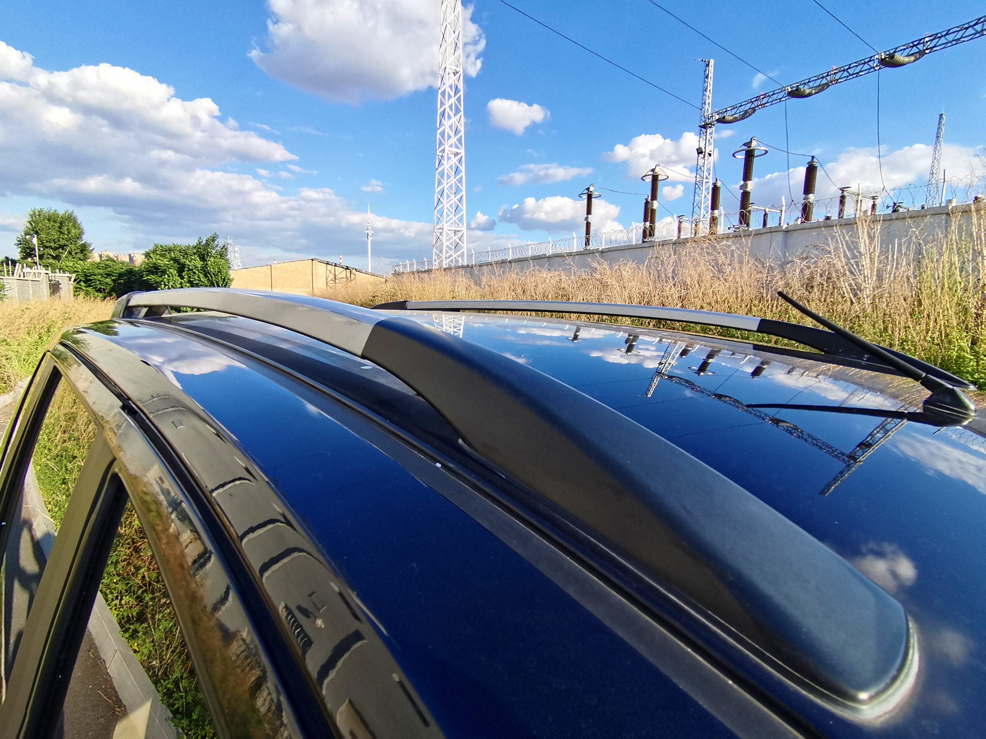 日产小面包车,实用家庭代步车日产骊威