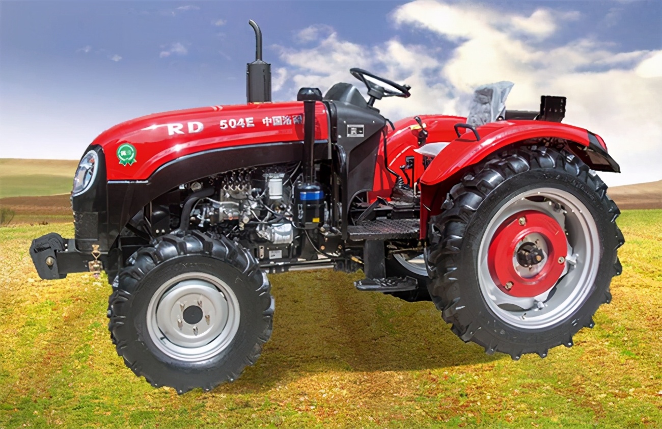 河南拖拉机市场,东方红雷沃迪尔哪个拖拉机最好
