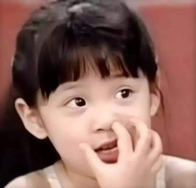 “人精”欧阳娜娜暗讽美合专睡男明星？扒完她的好友圈发现她极度