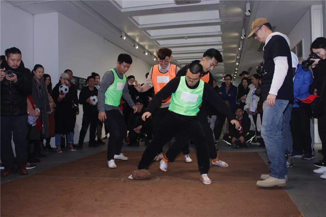 这不是足球,踢的不是足球踢的是一种精神